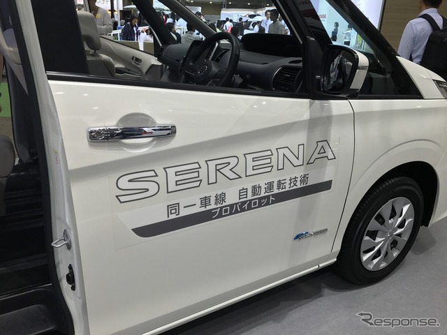 日産セレナ・チェアキャブリフタータイプ(福祉機器展2017)