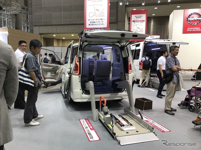 日産セレナ・チェアキャブリフタータイプ(福祉機器展2017)