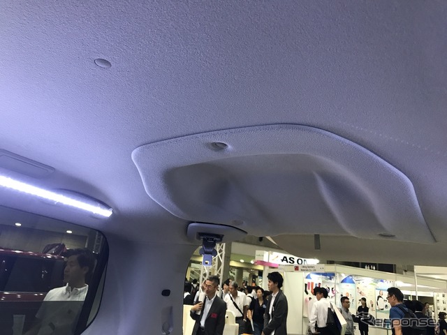 日産セレナ・チェアキャブリフタータイプ(福祉機器展2017)