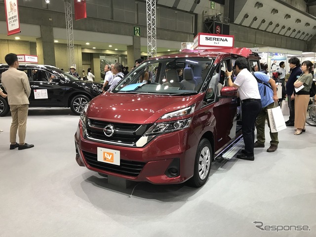 日産セレナ・チェアキャブリフタータイプ(福祉機器展2017)