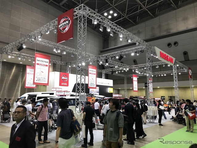 日産セレナ・チェアキャブリフタータイプ(福祉機器展2017)