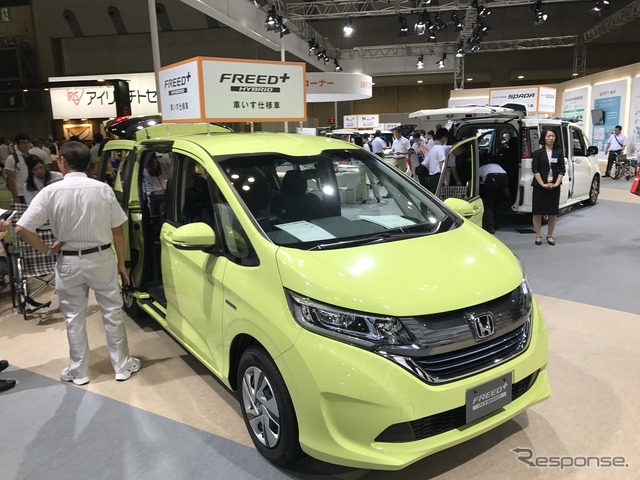 ホンダ・フリード+(福祉機器展2017)