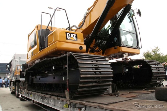 Cat320シリーズ発表セレモニー