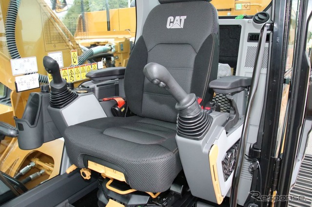 Cat320シリーズ発表セレモニー