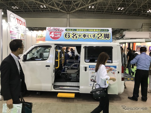 送迎する人も送迎される人も快適に。東和モータースのリフトバス『送快』シリーズ(福祉機器展2017)