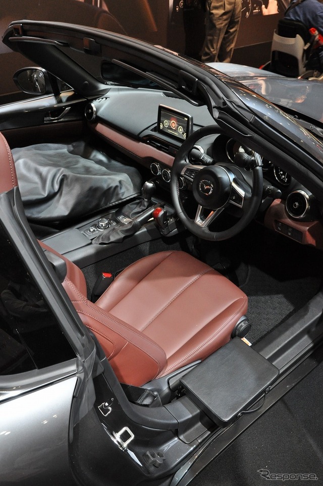 マツダ・ロードスターRF手動運転装置付車(福祉機器展2017)