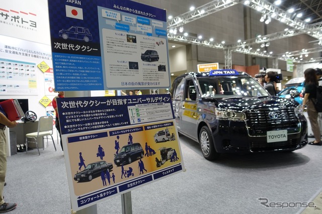 車いすの乗員はセカンドシートに! コミュニケーションの取りやすさや普通のクルマとしての性能もあきらめないトヨタのウェルキャブシリーズ(福祉機器展2017)