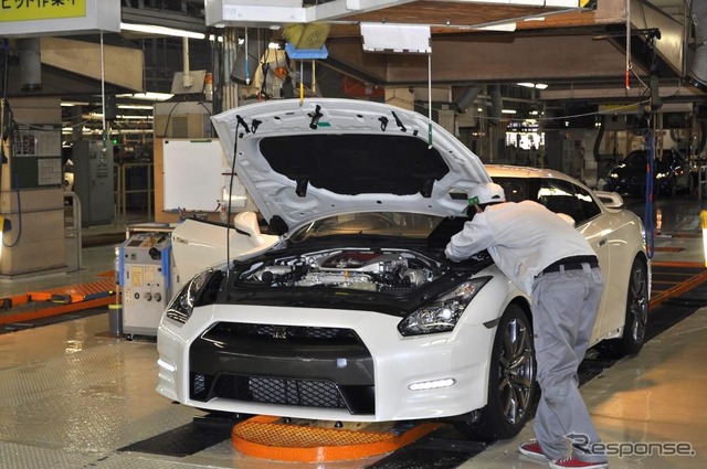 栃木工場で生産されるGT-R。