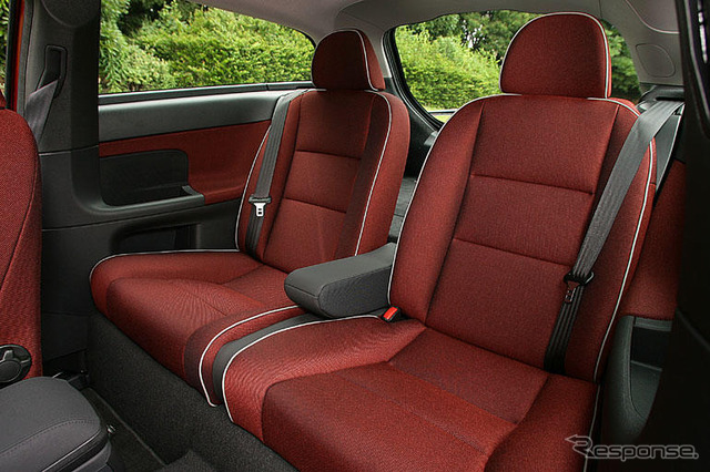 【ボルボ C30 登場】多彩なパッケージング