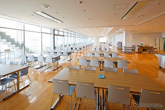 総合研修センターの社員食堂。これも初公開となる。