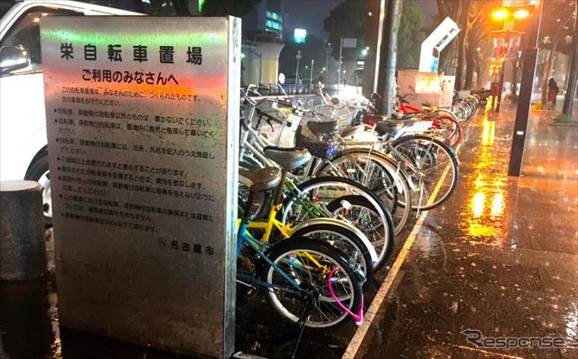 条例施行後も、景観条例があるため自転車置き場には加入義務の案内は掲示できないのだという(2日・名古屋市中区)
