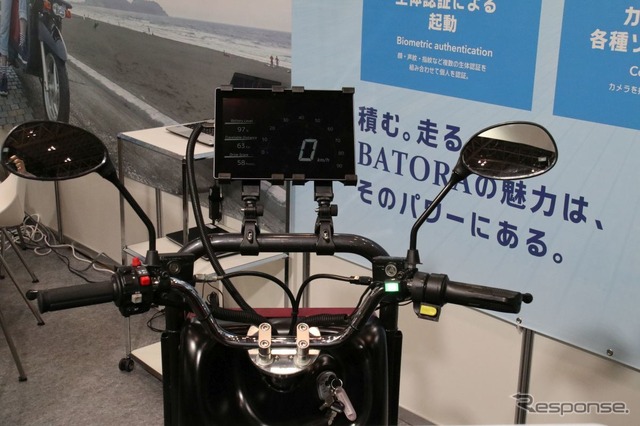 運行管理では、位置、速度、アクセル、ブレーキの状態などがわかる。