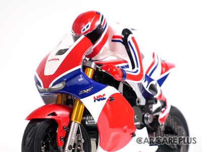 ◆ライダーフィギュア(予約限定品)予約の方全員にHONDA RC213V-Sに乗せられる塗装済専用フィギュアプレゼント!! フィギュアを乗せる事で臨場感が大幅にアップ