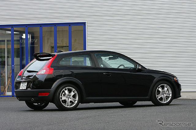 【ボルボ C30 登場】リーズナブルな2.4リットルを搭載
