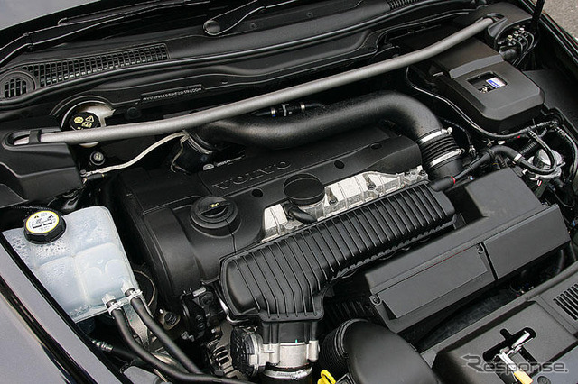 【ボルボ C30 登場】リーズナブルな2.4リットルを搭載