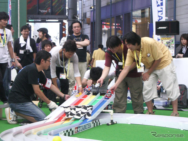 ミニ四駆プレス対抗戦…レスポンス、走るとイマイチ