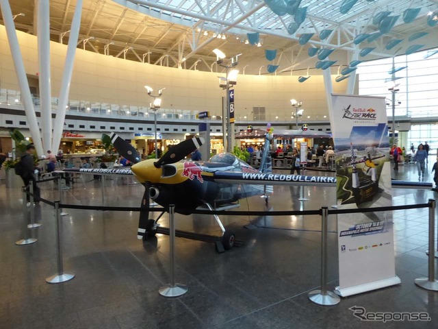 インディアナポリス空港では、エアレースの機体がもっとも目立つ場所に置かれていた