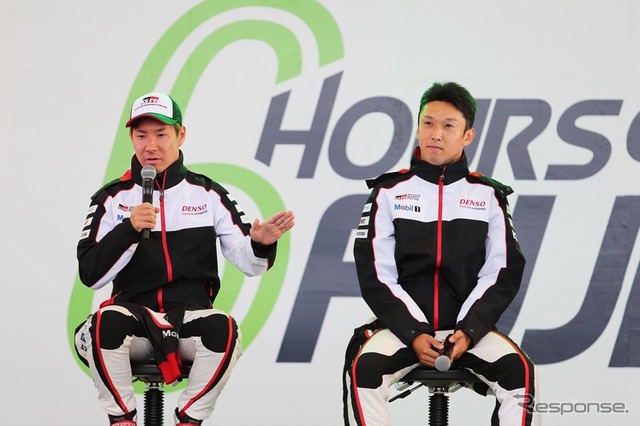 トークショーに参加した小林可夢偉と中嶋一貴。
