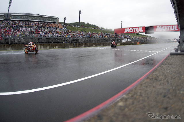 ドヴィツィオーゾがフィニッシュ。2位マルケスとは0秒249差。 (c) Getty Images
