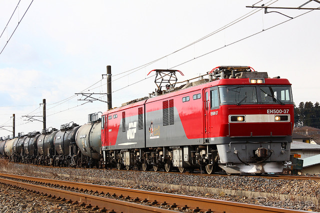 『カシオペア』はJR貨物のEH500形(写真)がけん引する。