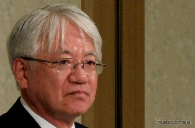 検査データ書き換えの納入先500社に拡大したとことを謝罪する神鋼・川崎博也社長
