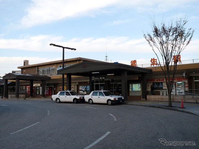 北陸本線の武生駅。2018年夏にICOCAが導入される。
