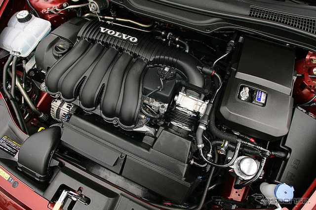 【ボルボ C30 新型登場】エントリーモデルを感じさせない走り