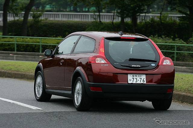【ボルボ C30 新型登場】エントリーモデルを感じさせない走り