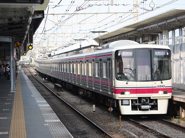 京王電鉄の8000系。