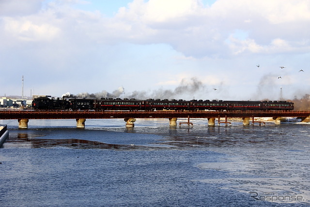 JR北海道の冬の臨時列車は減便が続く。写真は釧網本線のSL列車『SL冬の湿原号』（2013年2月）。