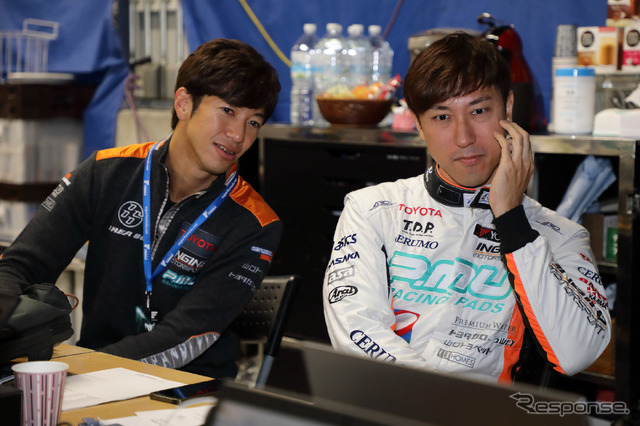 立川監督と石浦。GT500ではコンビを組んでレクサスLC500を走らせている。