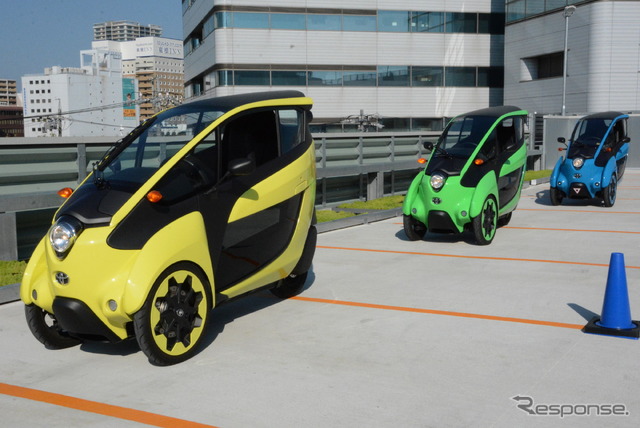 公道体験試乗に使われるi-ROAD。ミニカー登録された1人乗りと、軽自動車登録された2人乗りの2種類がある。後部座席以外の仕様はどちらも同じ