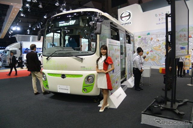 東京モーターショー 日野自動車ブース