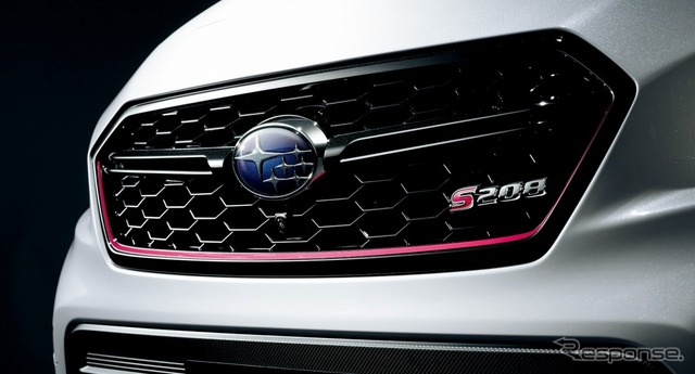 S208オーナメント付特別装備：メッシュタイプフロントグリル（チェリーレッドストライプ、S208オーナメント付）