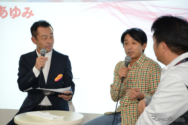 KYBは東京モーターショー2017に出展し、プレスデーに元F１ドライバーの片山右京氏とモータージャーナリストの河口まなぶ氏によるトークセッションを展開した。
