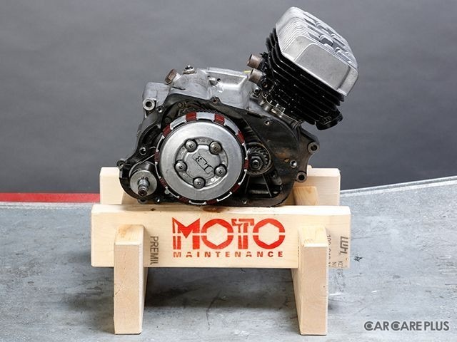 バイクのエンジンメンテに---木製エンジン作業台