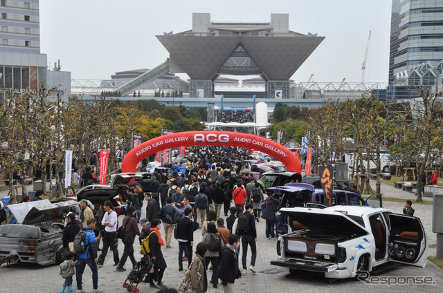 東京モーターショー会場への通り道。働くくるま、珍しいくるま大集合！～カスタムオーディオカー展示～