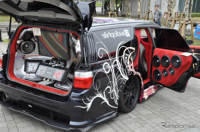 東京モーターショー会場への通り道。働くくるま、珍しいくるま大集合!~カスタムオーディオカー展示~