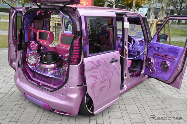 東京モーターショー会場への通り道。働くくるま、珍しいくるま大集合!~カスタムオーディオカー展示~