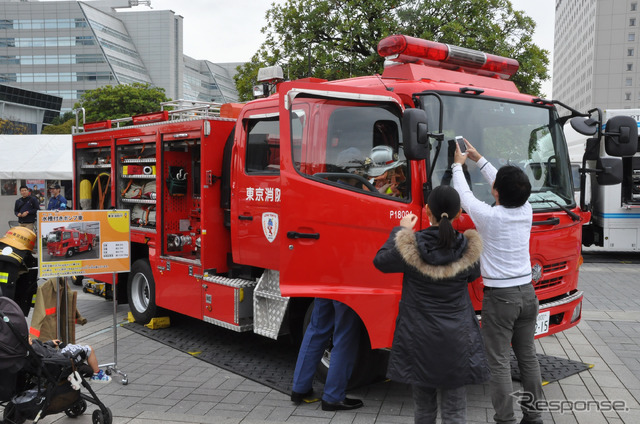 東京モーターショー会場への通り道。働くくるま、珍しいくるま大集合！～カスタムオーディオカー展示～