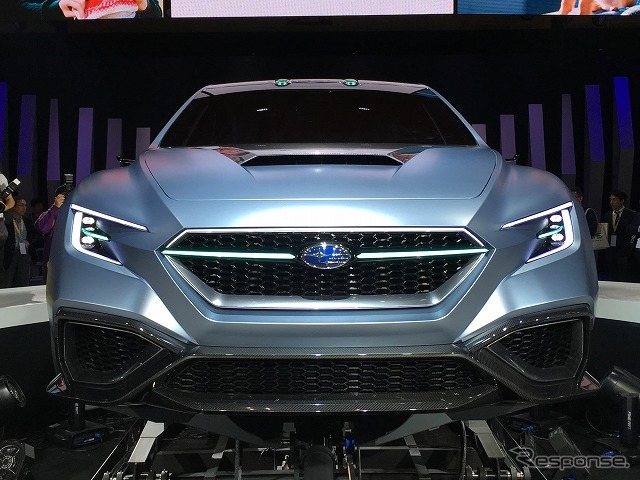 ブース中央でその存在感をアピールする「VIZIV PERFORMANCE CONCEPT」