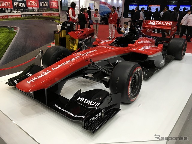 日立オートモティブシステムズブースに展示されているスーパーフォーミュラのマシン。
