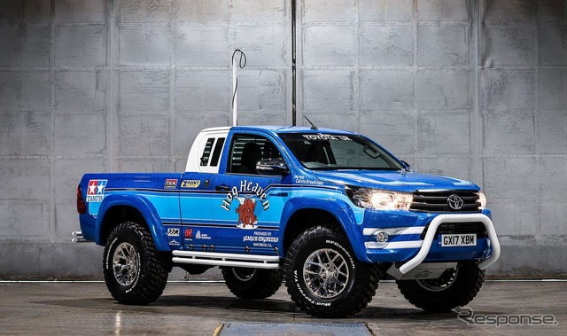 新型トヨタハイラックスのブルーザー