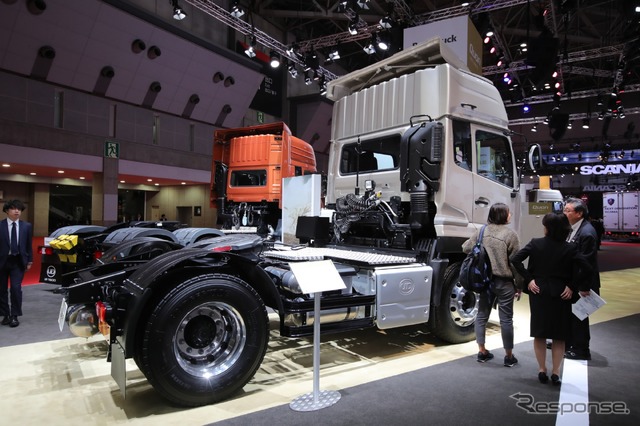 UDトラックス・クオン新型、4×2セミトラクター(東京モーターショー2017)