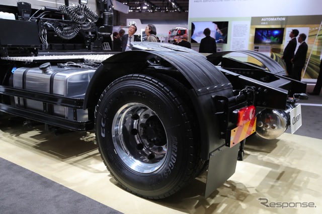 UDトラックス・クオン新型、4×2セミトラクター(東京モーターショー2017)