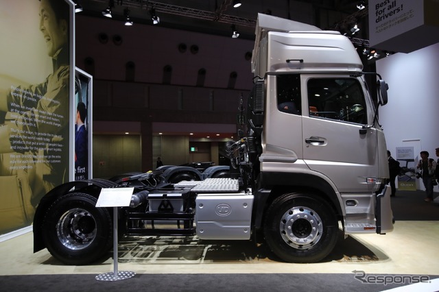 UDトラックス・クオン新型、4×2セミトラクター(東京モーターショー2017)