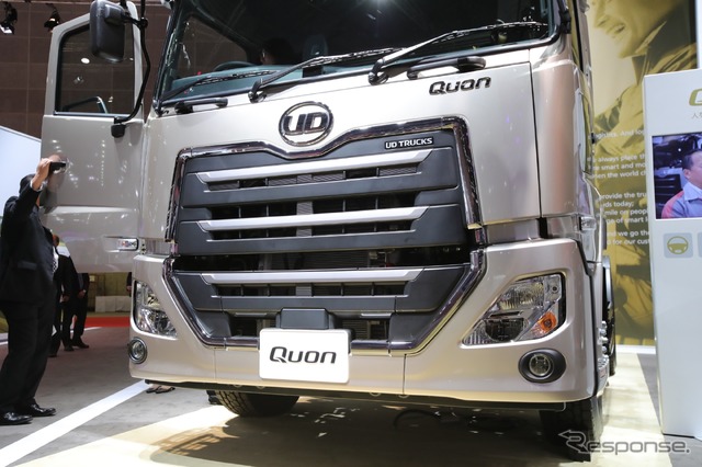 UDトラックス・クオン新型、4×2セミトラクター(東京モーターショー2017)