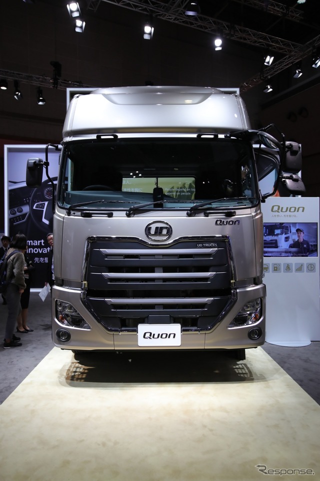 UDトラックス・クオン新型、4×2セミトラクター(東京モーターショー2017)