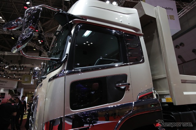 UDトラックス・クオン新型、6×4ダンプ(東京モーターショー2017)