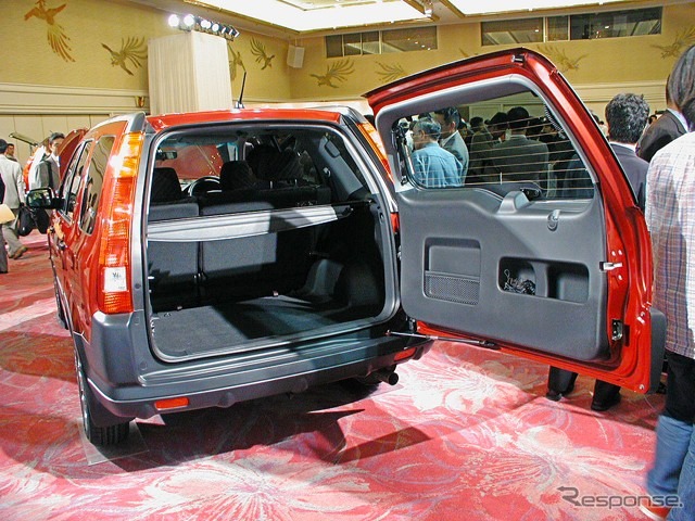 【新型ホンダ『CR-V』】アクティブライフ、ピクニックテーブル、カーゴスペース